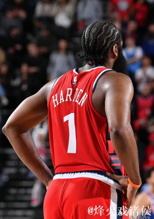 次节4分钟时哈登追身三分得手,完成本场首个运动战进球 次节4分钟时哈登追身三分得手,完成本场首个运动战进球